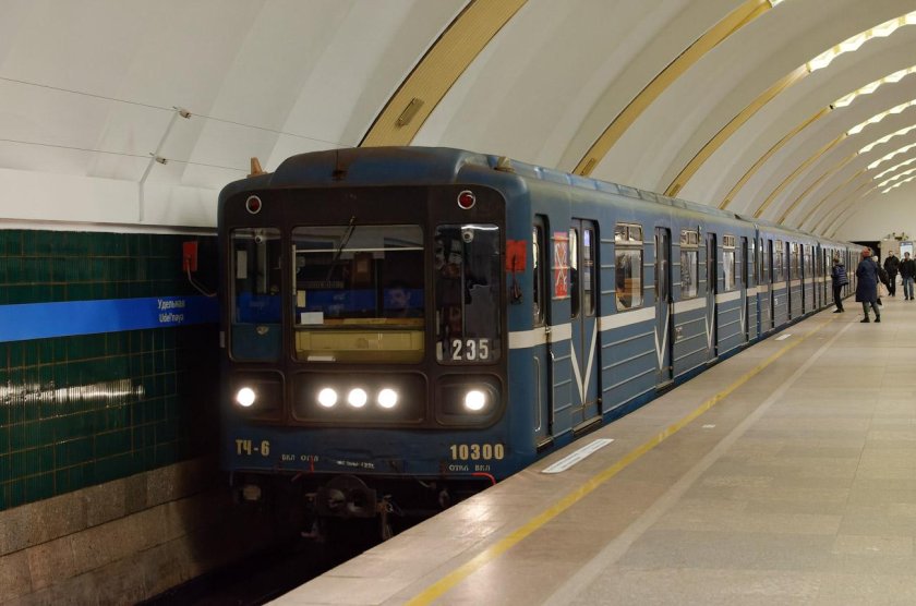 Метро санкт петербурга поезд