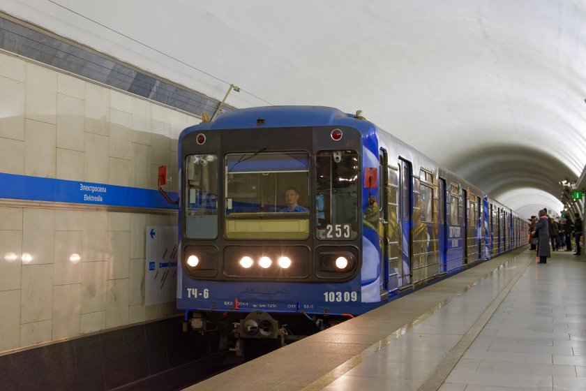 Метро спб поезд