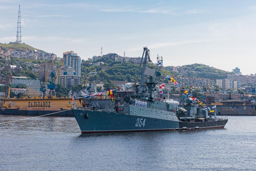 Линия парада кораблей во Владивостоке