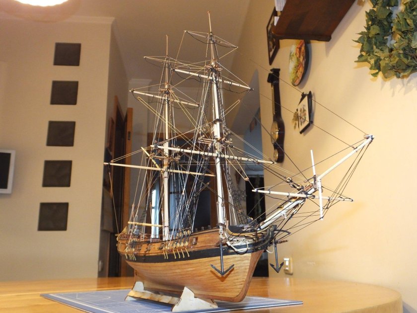 Модель парусника черная жемчужина