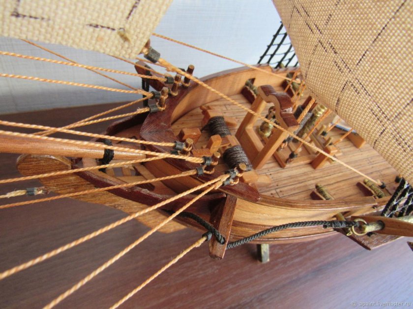 Бригантина Феникс нактоуз