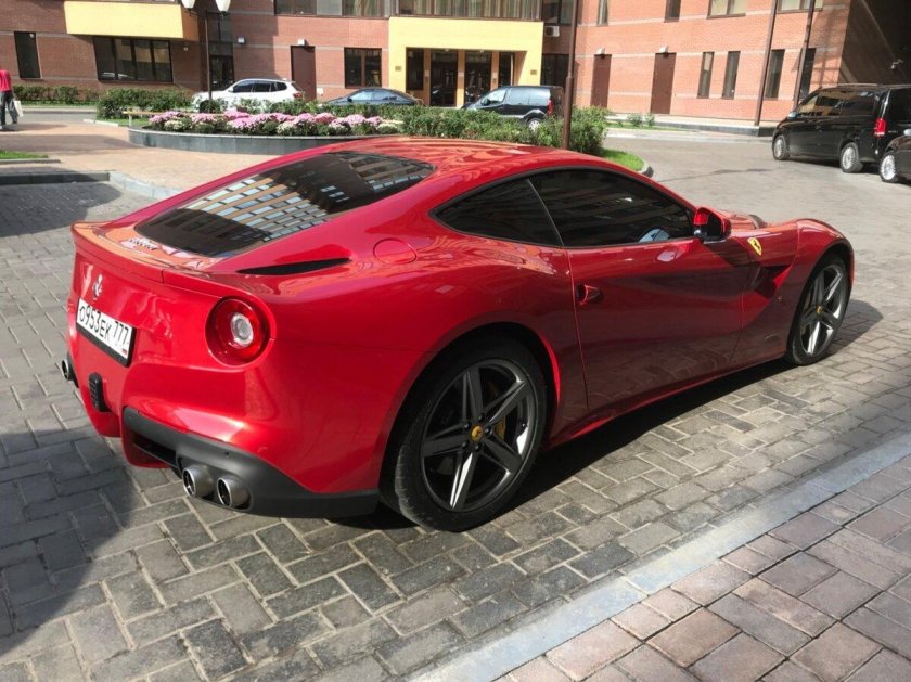 Ferrari f12 Berlinetta Red