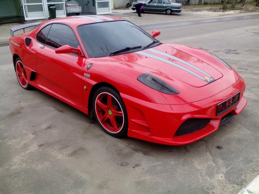 Розовая Феррари