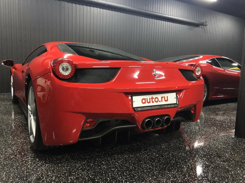 Ferrari 458 Italia красная