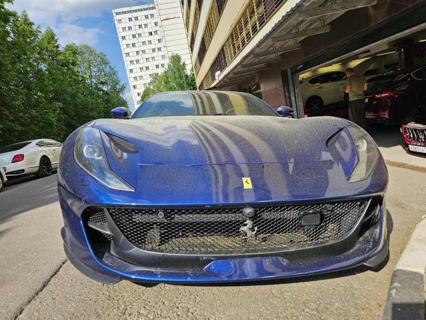 812 superfast ferrari