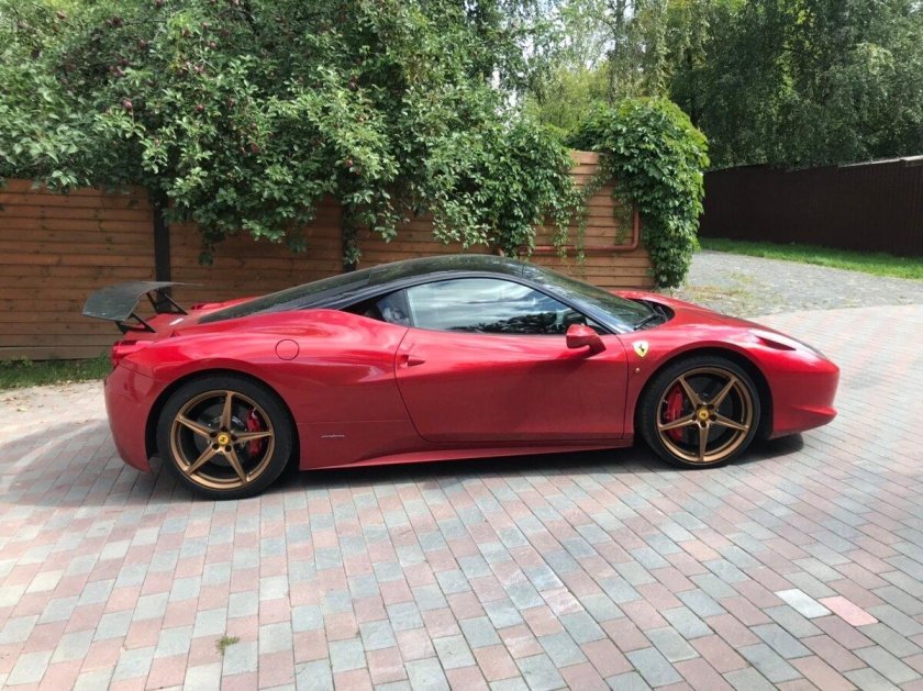 Ferrari 458 Italia красная