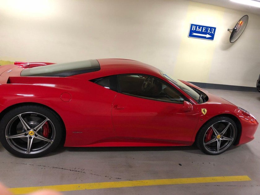 Ferrari 458 Italia красная