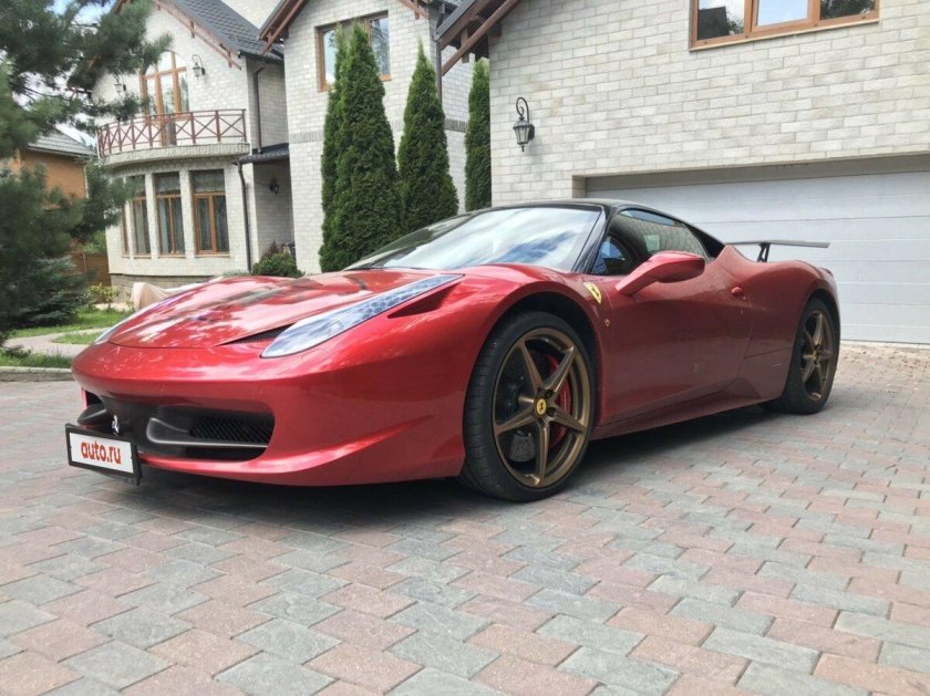 Ferrari 458 Italia красная