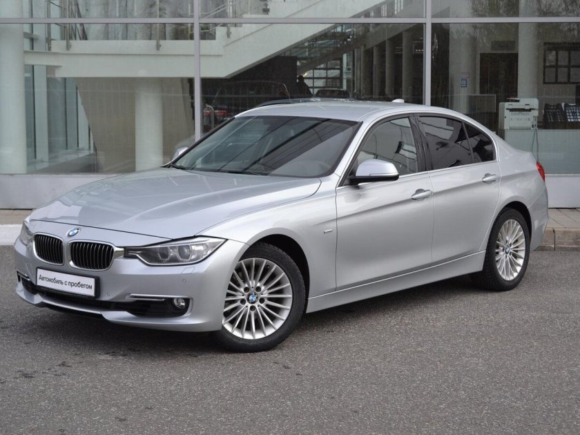 БМВ 2012 года седан
