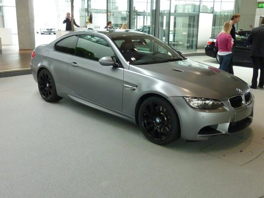 BMW 325 серый металлик 2022