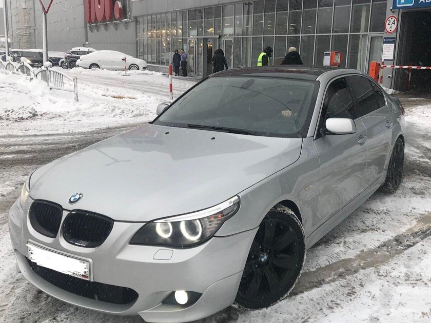 BMW 5 e60 серебристая