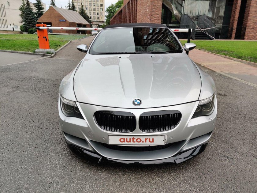 БМВ серебристый ГН 144