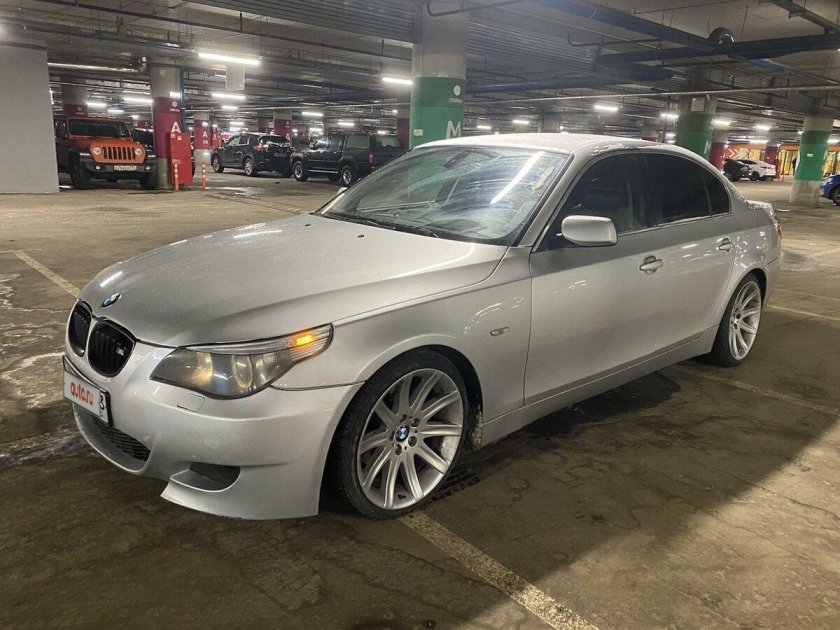 БМВ 5 серебристая