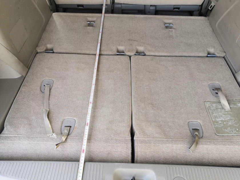 Toyota Isis багажник