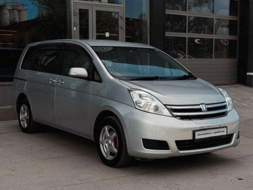 Тойота исис минивэн