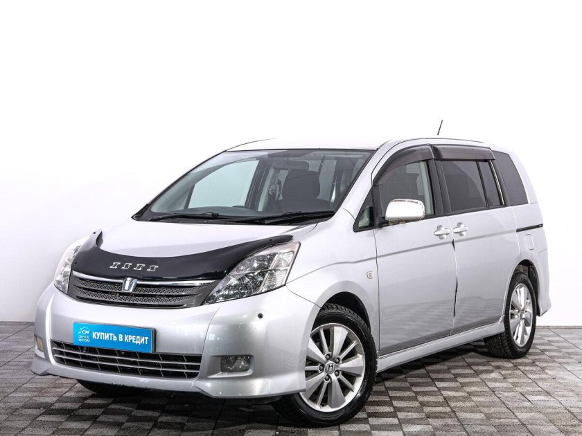 Тойота исис 2012