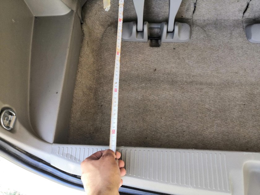 Молдинг двери багажника Тойота Исис zgm10w