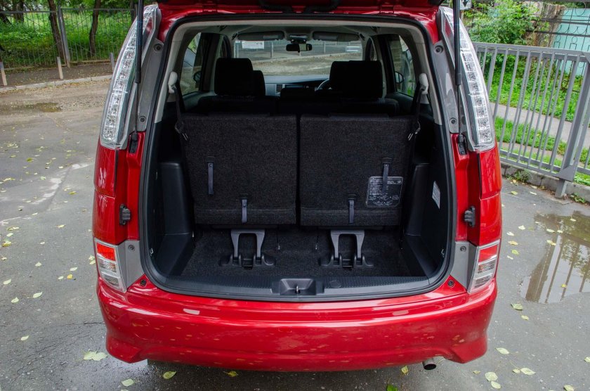 Toyota Isis Platana 4wd