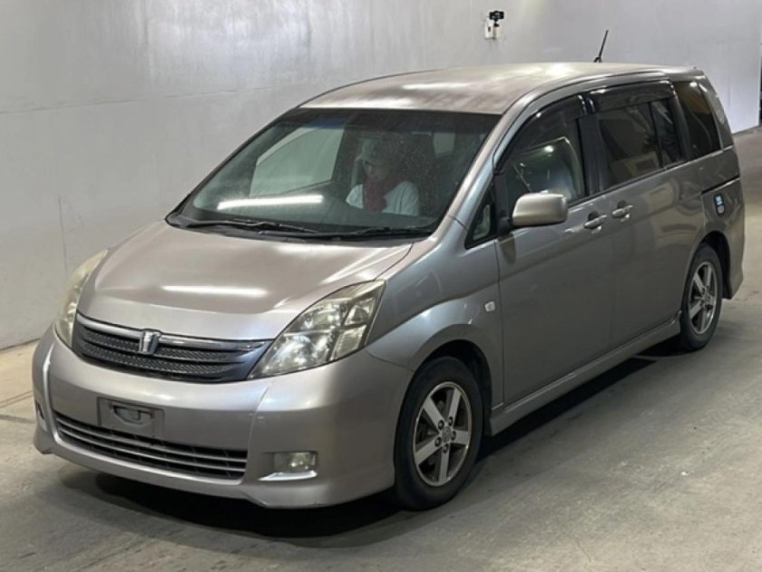 Toyota isis platana