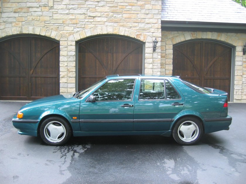 Saab 9000 Green