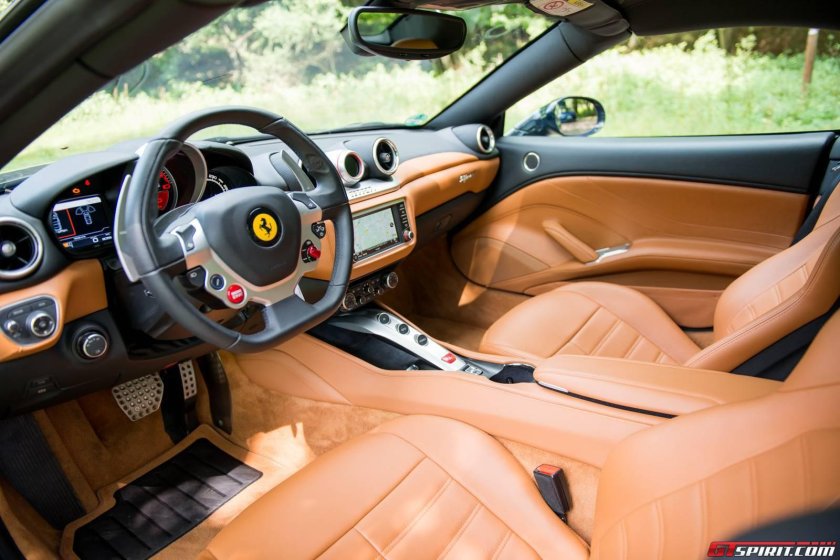 Ferrari California t салон