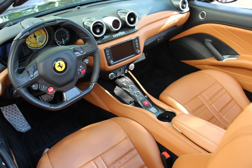 Ferrari California t салон
