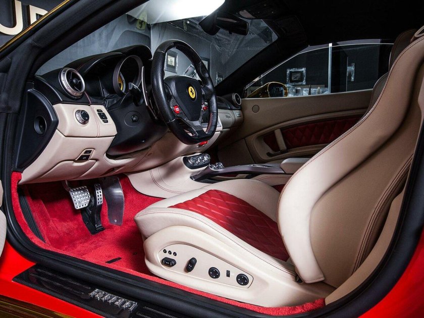 Феррари Калифорния 2012 салон