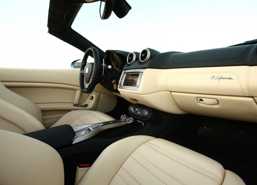 Феррари калифорния белый салон