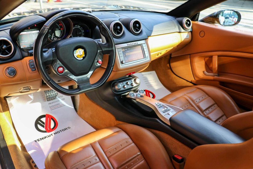 Феррари калифорния 2010