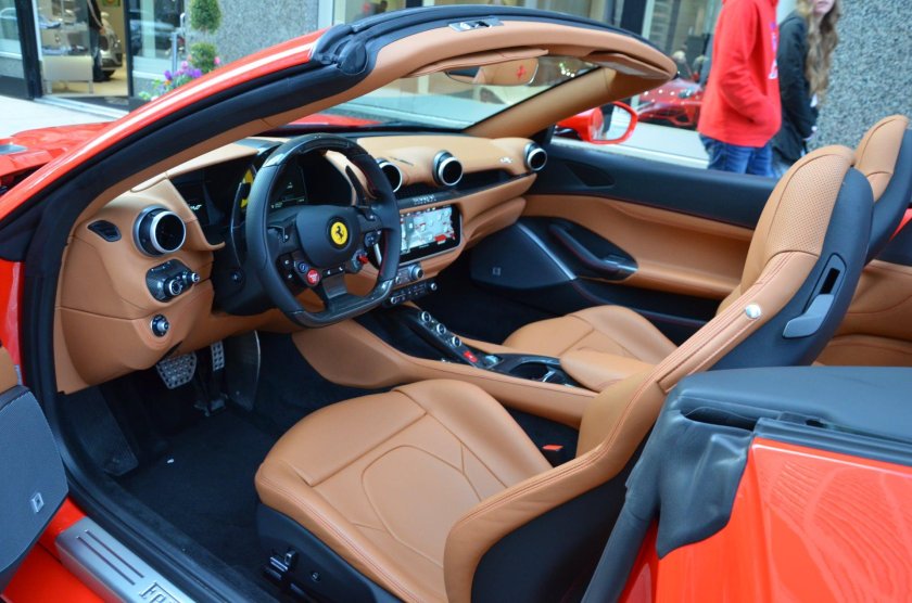 Ferrari Portofino салон