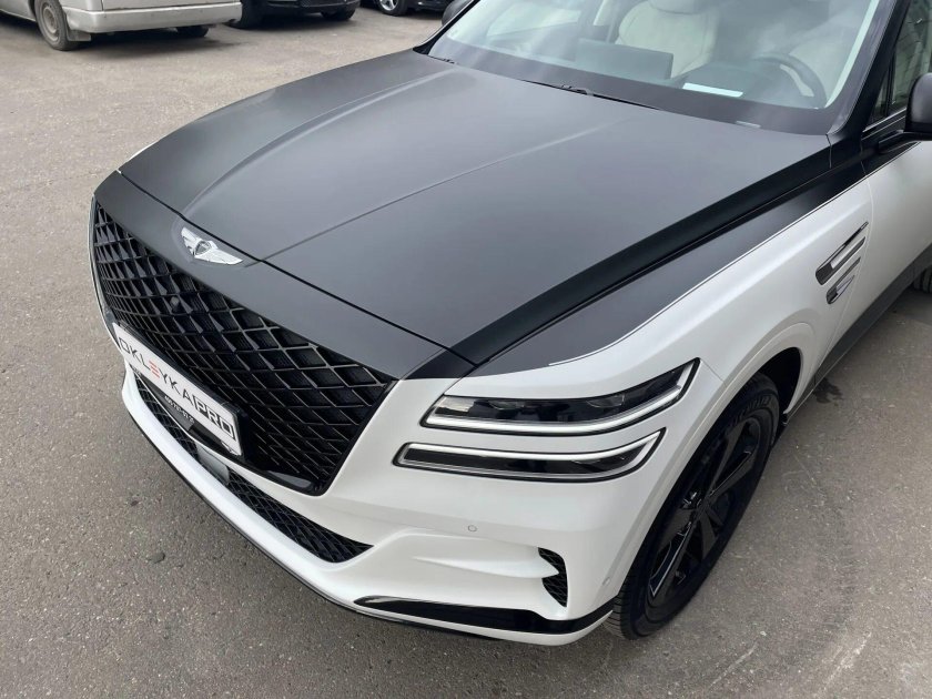 Цветная оклейка авто Genesis g80