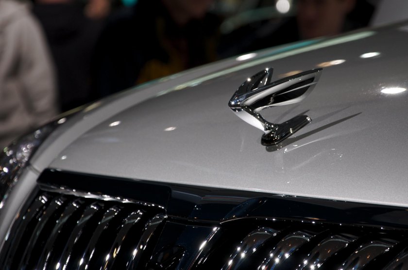 Дженезис значок на капоте