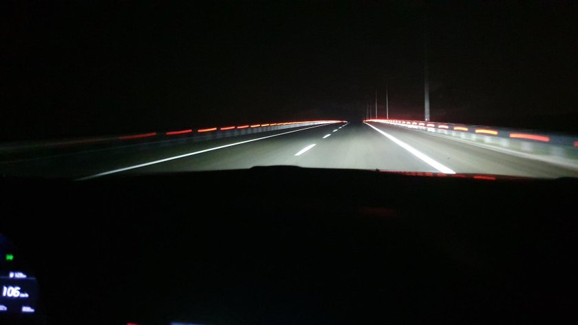 Ночная трасса из машины