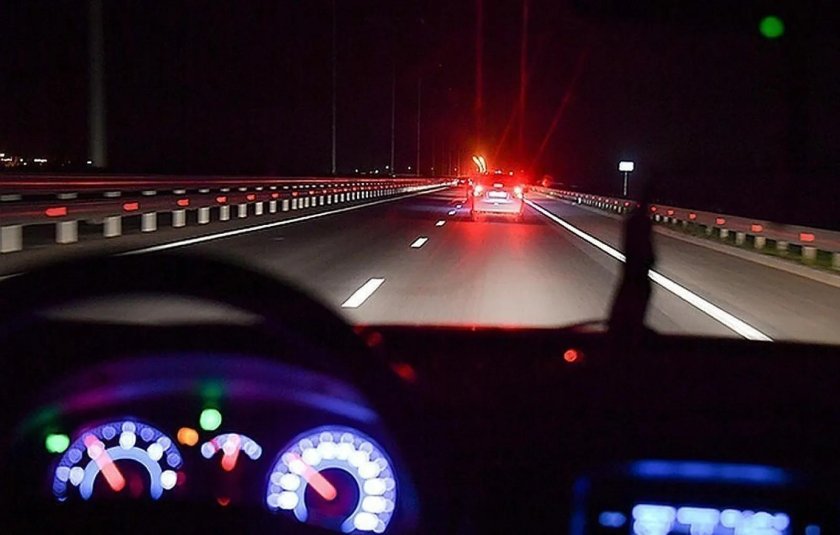 Ночная дорога с авто