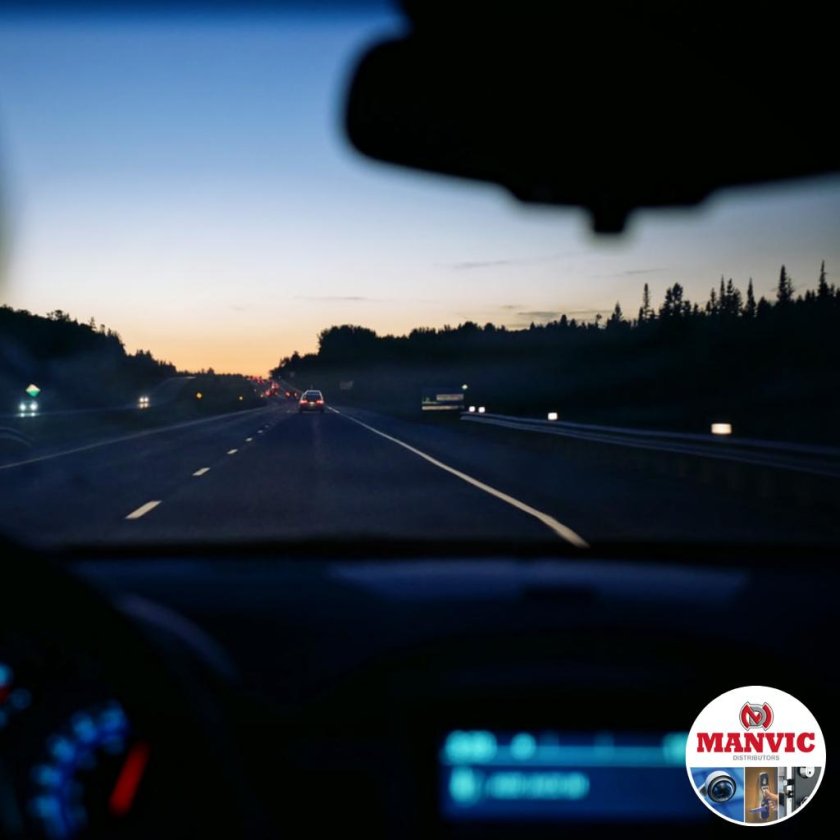 Вид из машины на дорогу