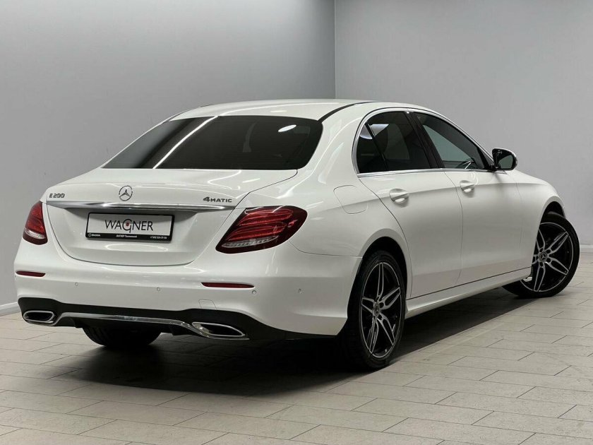 Мерседес бенц е