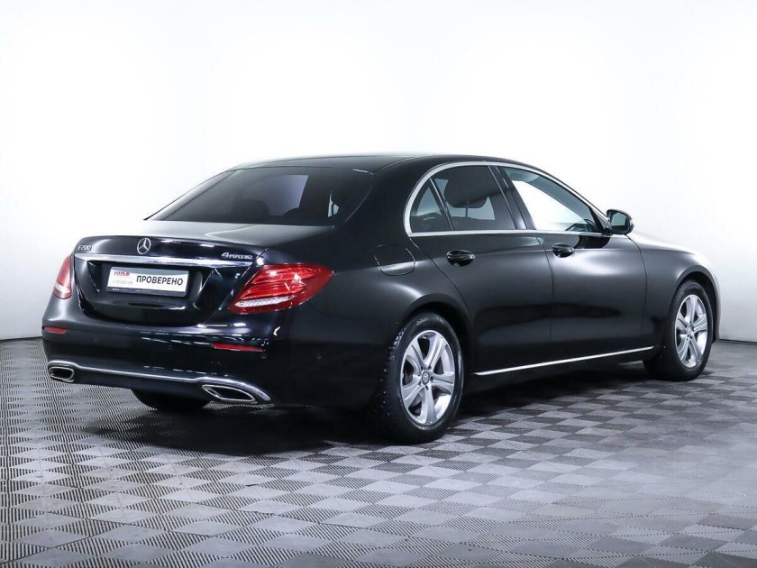 Черный мерседес бенц