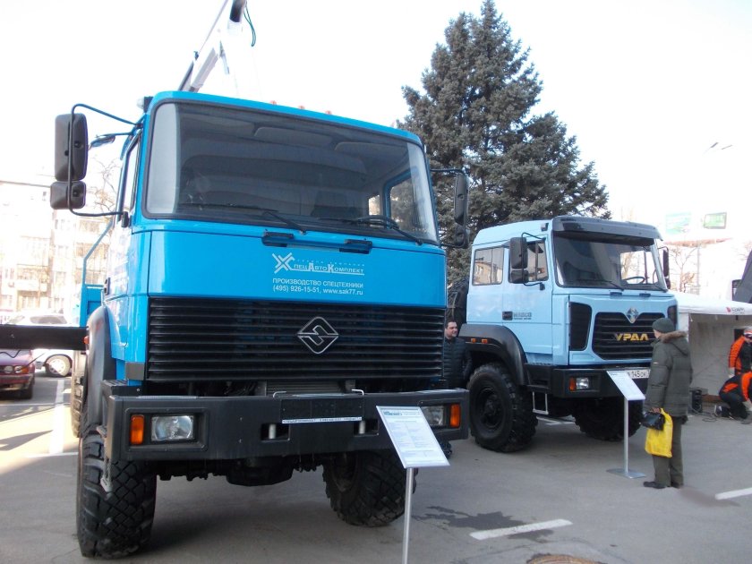 Урал бескапотный 6х6