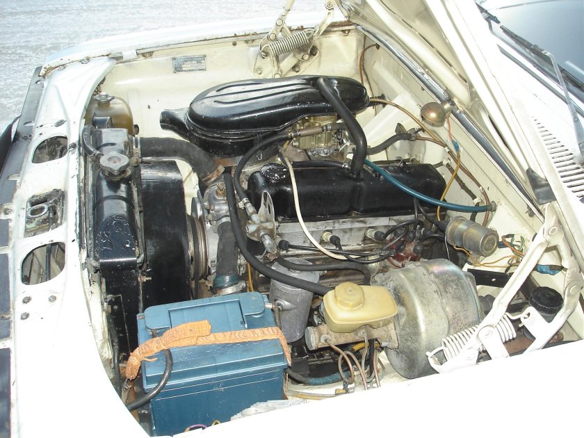 Моторный отсек ГАЗ 2410