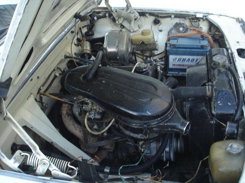 ГАЗ 2410 под капотом