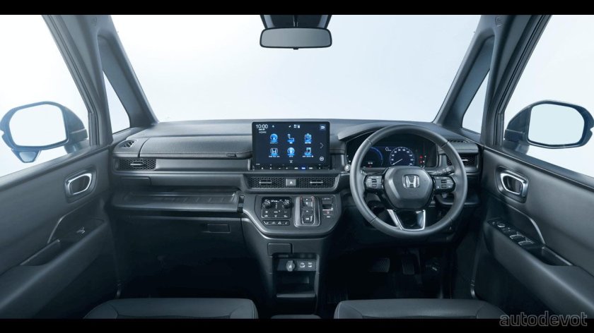 Honda Stepwgn spada 2015 салон