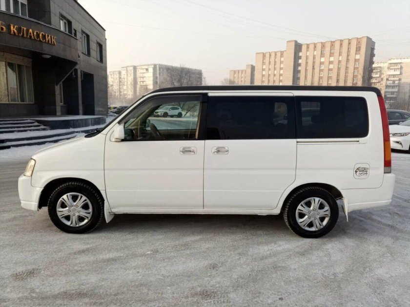 Honda Stepwgn белый