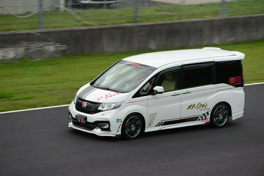 Honda Stepwgn spada 2017 Tuning