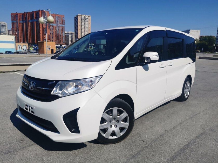Минивэн Honda Stepwgn 2017