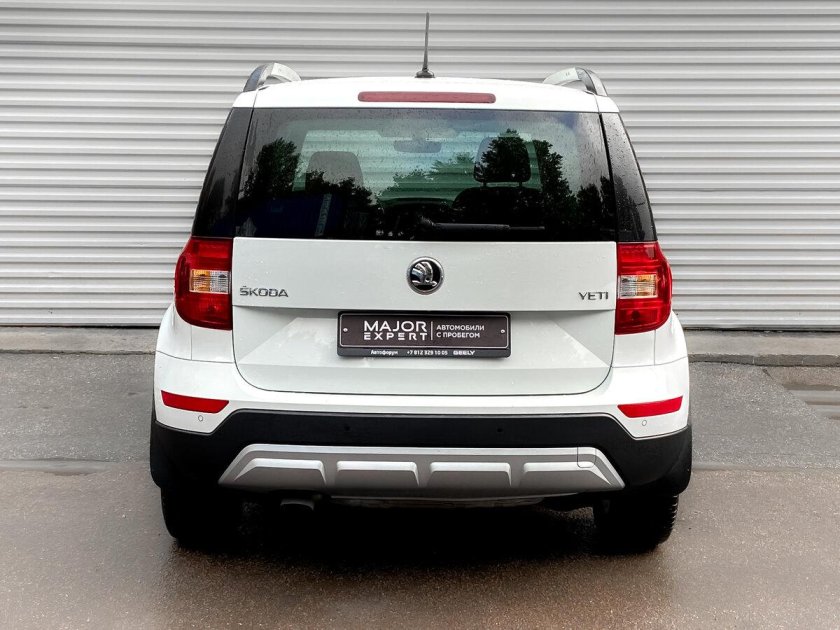 Шкода йети задний