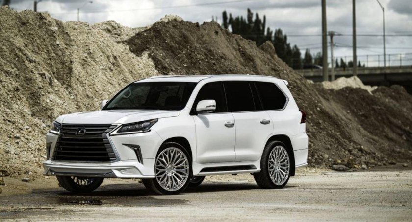 Белый лексус джип