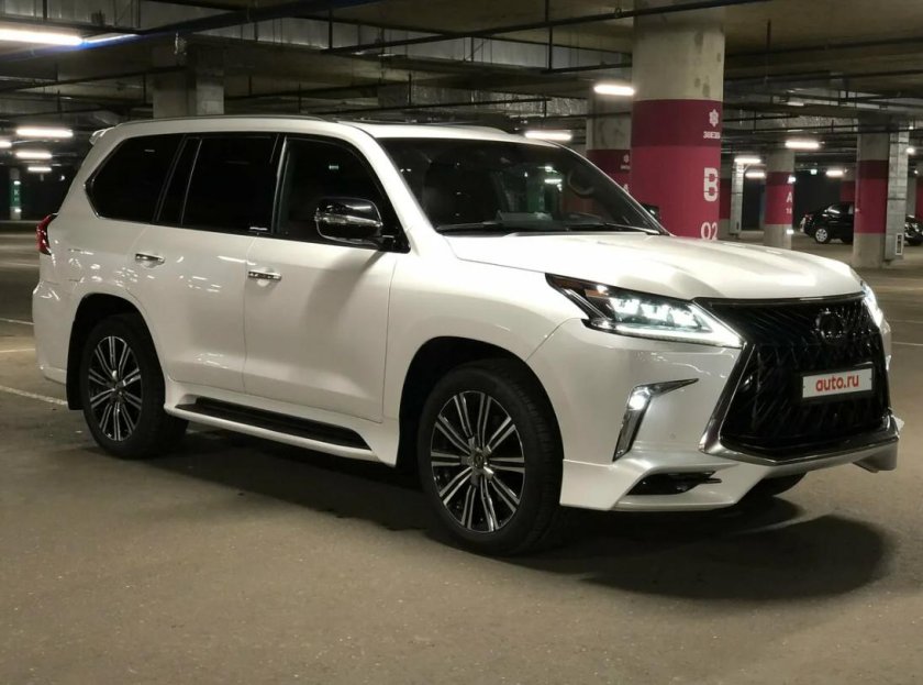 Lexus LX 570 белый