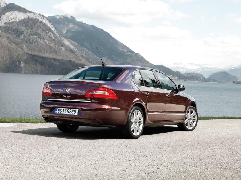 Skoda Superb лифтбек