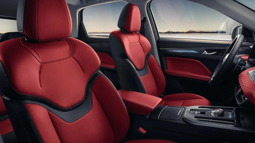 Haval jolion красный салон