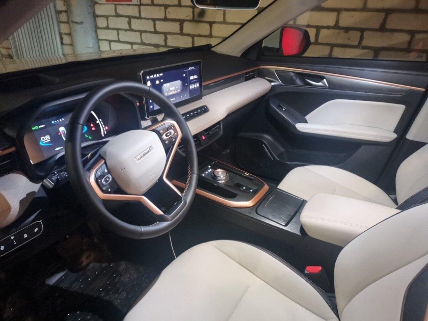 Haval jolion белый салон